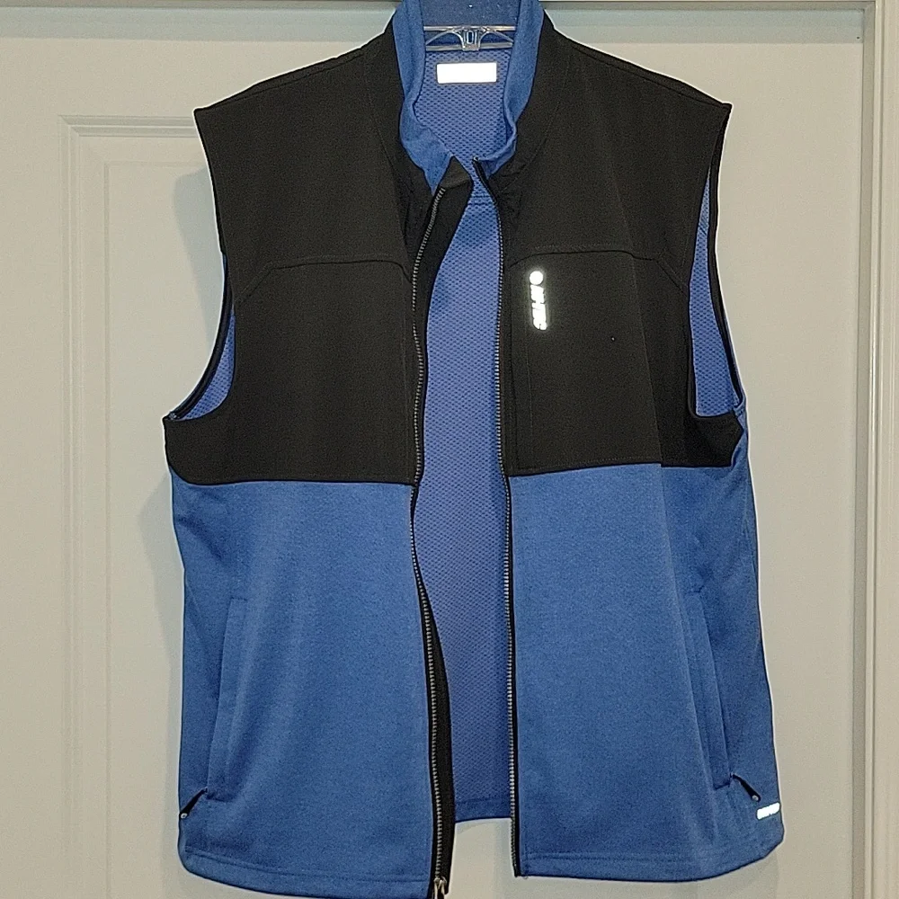 Hi-Tec Men's Vest - Picture 8 of 9